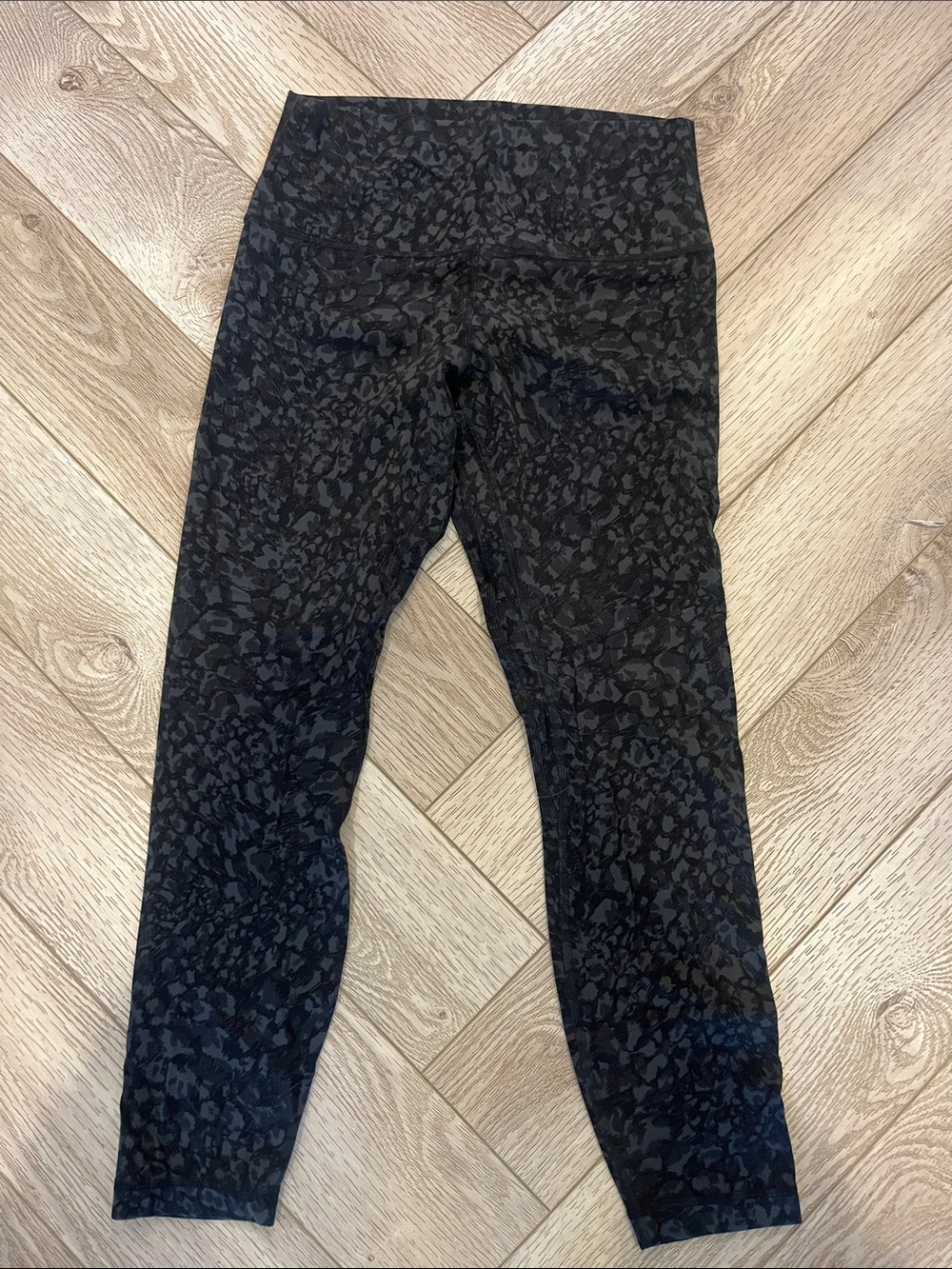 lululemon athletica women’s black  Tonal Animal Capri Leggings